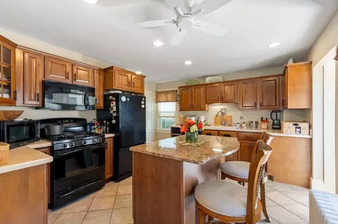 Kitchen - 37 Hartz St, Gloucester, MA 01930 photo 2 of 4