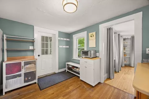 Entry Way - 24 School St, Walpole, MA 02081 photo 2 of 4