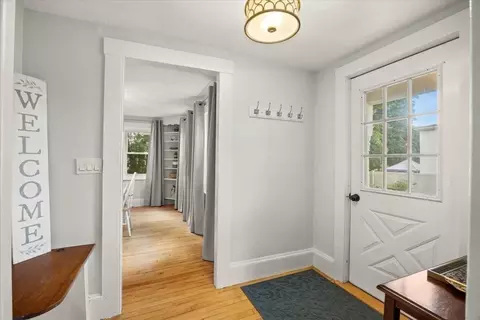 Entry Way - 24 School St, Walpole, MA 02081 photo 3 of 4