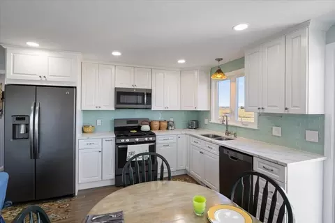 Kitchen - 72 Island Path #72, Hampton, NH 03842 photo 3 of 4
