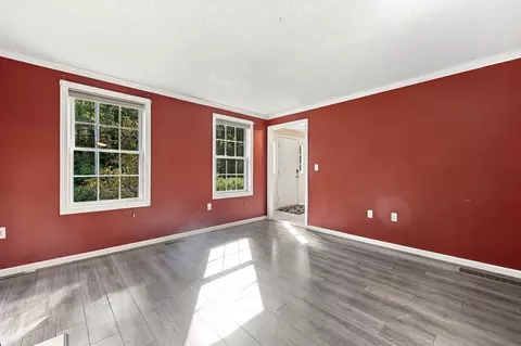 Living - 16 Lancaster Rd, Clinton, MA 01510 photo 3 of 8