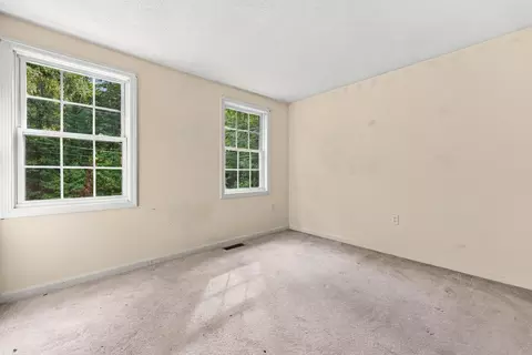 Bedroom - 16 Lancaster Rd, Clinton, MA 01510 photo 5 of 12