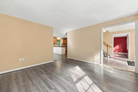 Living - 16 Lancaster Rd, Clinton, MA 01510 photo 6 of 8