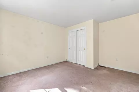 Bedroom - 16 Lancaster Rd, Clinton, MA 01510 photo 6 of 12
