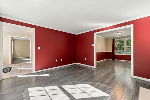 Living - 16 Lancaster Rd, Clinton, MA 01510 photo 2 of 8
