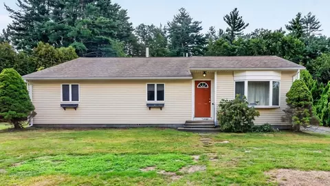 37 Chipaway Rd, Freetown, MA 02717