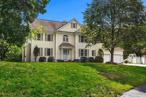 8 Jack Rabbit Ln, Westford, MA 01886