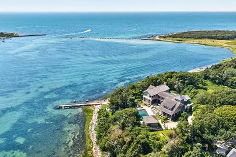 26 Greycourt Ln, Falmouth, MA 02540