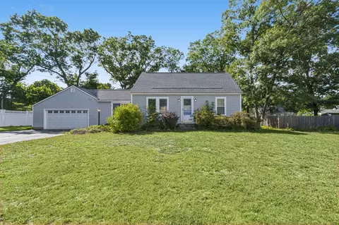 4 Amos St, Tewksbury, MA 01876