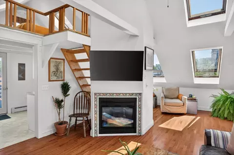 127 Bradford St #4, Provincetown, MA 02657