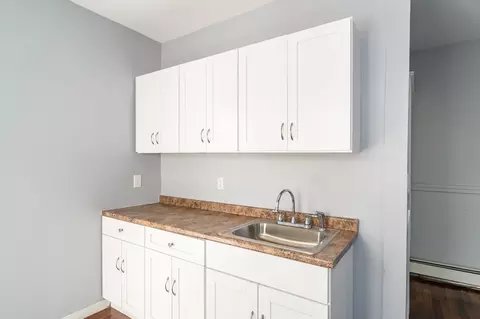 Kitchen - 52 525 Wall St, Worcester, MA 01604 photo 4 of 4