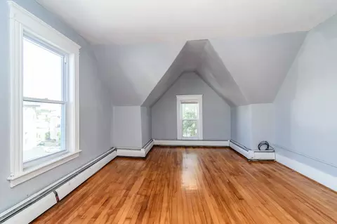 Bedroom - 52 525 Wall St, Worcester, MA 01604 photo 10 of 11