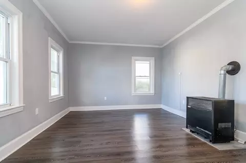 Living - 52 525 Wall St, Worcester, MA 01604 photo 3 of 11