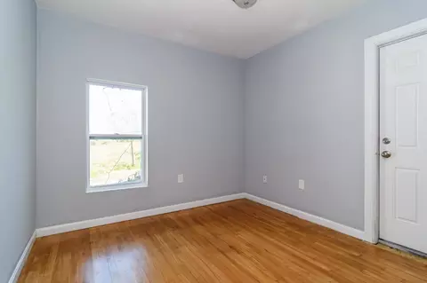 Bedroom - 52 525 Wall St, Worcester, MA 01604 photo 5 of 11