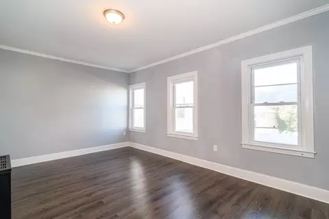Living - 52 525 Wall St, Worcester, MA 01604 photo 4 of 11