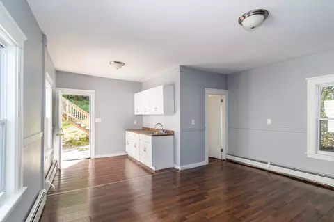 Living - 52 525 Wall St, Worcester, MA 01604 photo 10 of 11