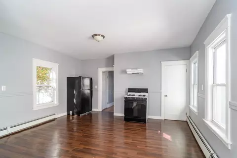 Living - 52 525 Wall St, Worcester, MA 01604 photo 9 of 11