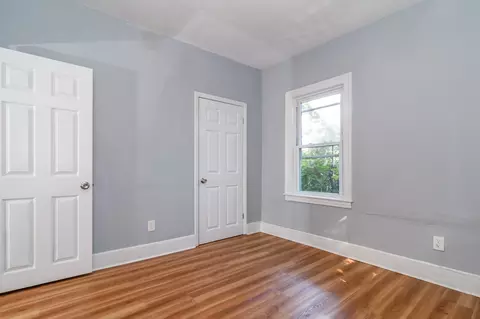 Bedroom - 52 525 Wall St, Worcester, MA 01604 photo 4 of 11