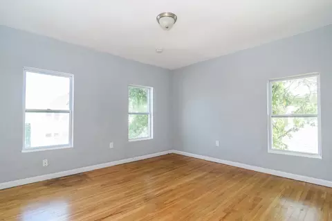 Bedroom - 52 525 Wall St, Worcester, MA 01604 photo 7 of 11