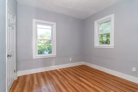 Bedroom - 52 525 Wall St, Worcester, MA 01604 photo 3 of 11