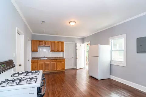 Kitchen - 52 525 Wall St, Worcester, MA 01604 photo 3 of 4