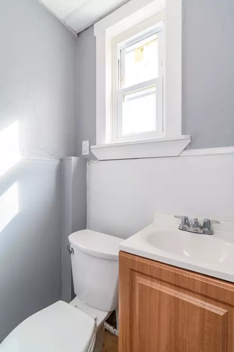 Bath - 52 525 Wall St, Worcester, MA 01604 photo 4 of 4