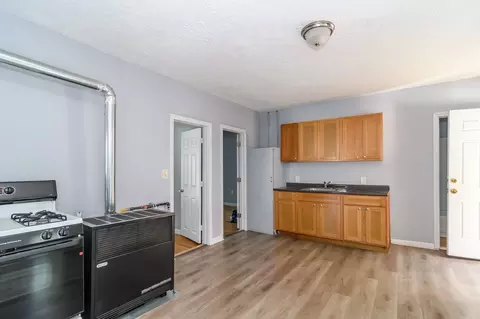 Entry Way - 52 525 Wall St, Worcester, MA 01604 photo 3 of 3