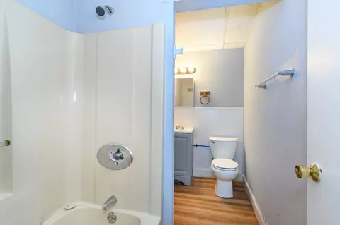 Bath - 52 525 Wall St, Worcester, MA 01604 photo 1 of 4