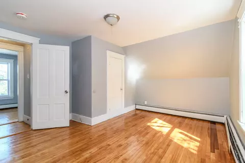 Bedroom - 52 525 Wall St, Worcester, MA 01604 photo 9 of 11