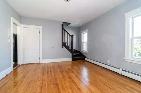 Living - 52 525 Wall St, Worcester, MA 01604 photo 8 of 11