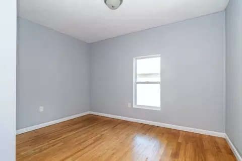 Bedroom - 52 525 Wall St, Worcester, MA 01604 photo 6 of 11