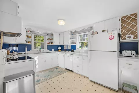 Kitchen - 466 Old Mill Rd, Osterville, MA 02655 photo 3 of 3