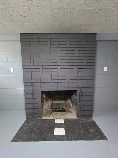 Living - 84 Greenwich Rd, Ware, MA 01082 photo 6 of 8