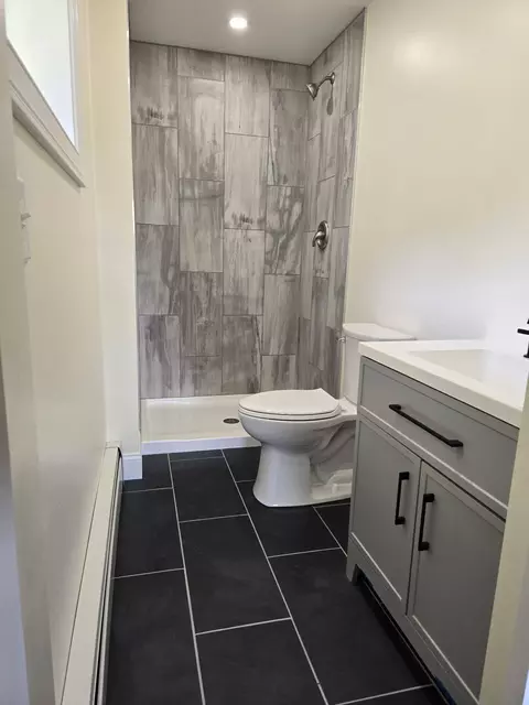 Bath - 84 Greenwich Rd, Ware, MA 01082 photo 3 of 4