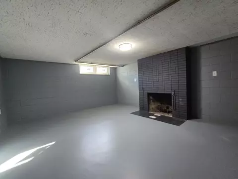 Living - 84 Greenwich Rd, Ware, MA 01082 photo 7 of 8
