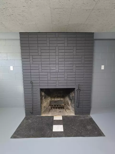 Living - 84 Greenwich Rd, Ware, MA 01082 photo 8 of 8
