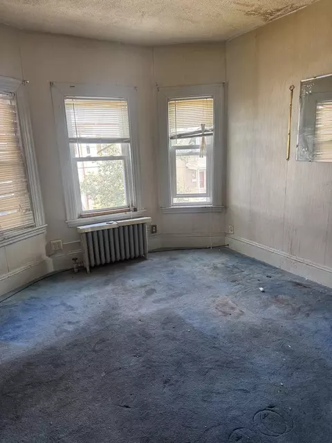 Bedroom - 58 Chatham Rd, Everett, MA 02149 photo 5 of 8