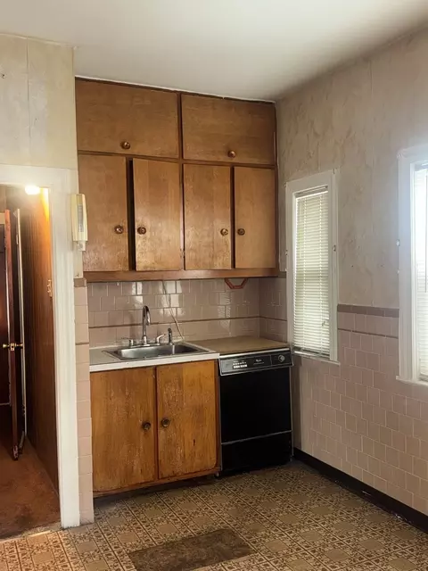 Kitchen - 58 Chatham Rd, Everett, MA 02149 photo 2 of 5