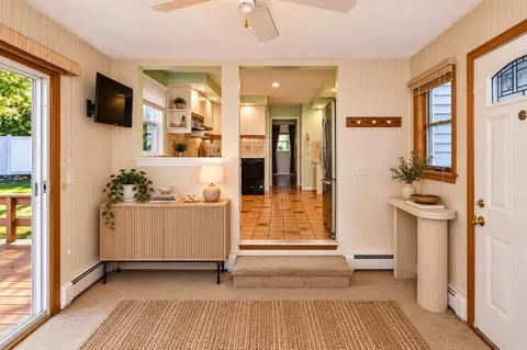 Entry Way - 14 Cunningham Dr, Framingham, MA 01701 photo 2 of 5