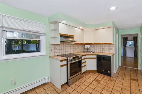 Kitchen - 14 Cunningham Dr, Framingham, MA 01701 photo 3 of 4