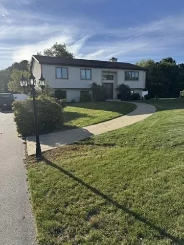 10 Radcliff Ln, Dartmouth, MA 02747