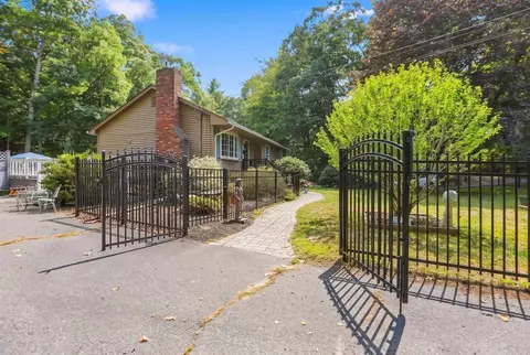 Exterior - 17 Maple St, Douglas, MA 01516 photo 8 of 13