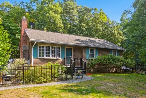 17 Maple St, Douglas, MA 01516