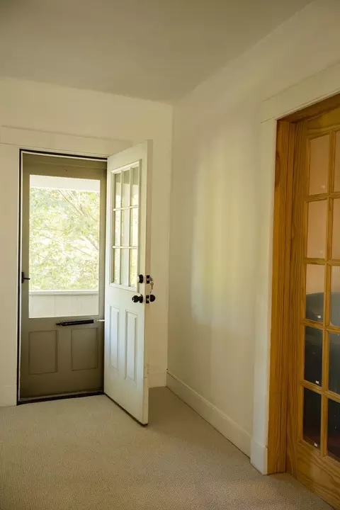 Entry Way - 38 Northampton Ave, Springfield, MA 01109 photo 5 of 6