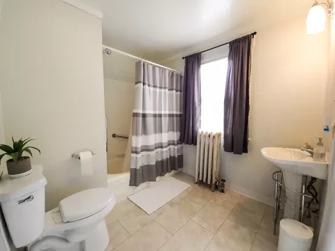 Bath - 38 Northampton Ave, Springfield, MA 01109 photo 1 of 5