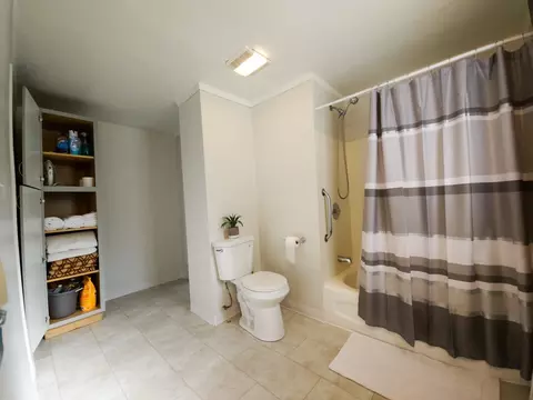 Bath - 38 Northampton Ave, Springfield, MA 01109 photo 2 of 5