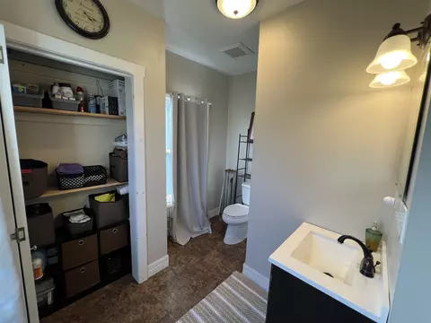 Bath - 38 Northampton Ave, Springfield, MA 01109 photo 3 of 5