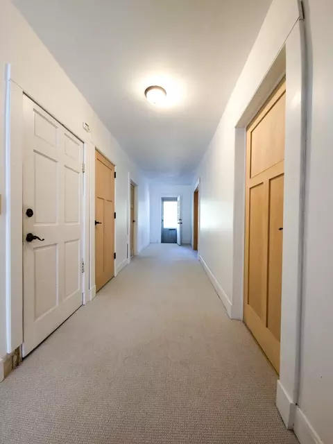 Entry Way - 38 Northampton Ave, Springfield, MA 01109 photo 4 of 6