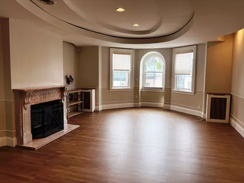 171 Beacon St #5-2 5-3 PH, Boston, MA 02116