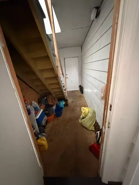 Entry Way - 69 Fox St, Worcester, MA 01604 photo 2 of 4